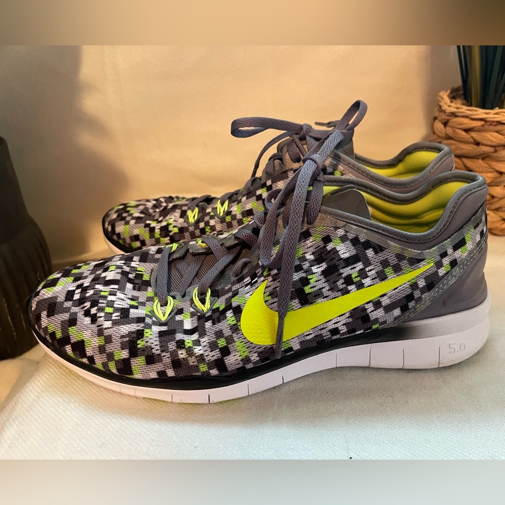 Nike Free 5.0 Women’s Pixel Pattern Gray and Yellow Running Shoes